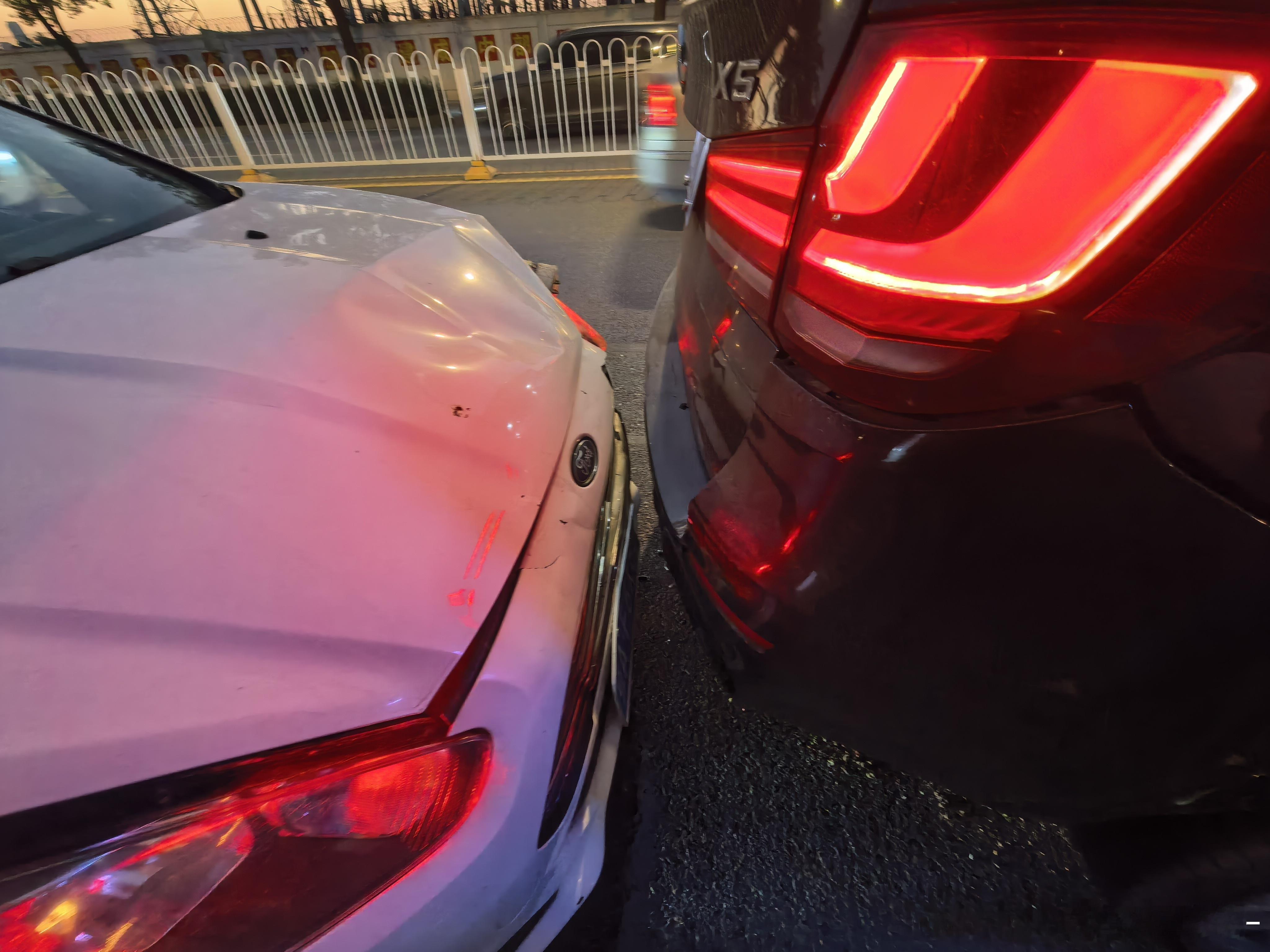 被追尾了，12123可以快速视频报警5分钟出责任认定书，效率比出警更高现在已经吃