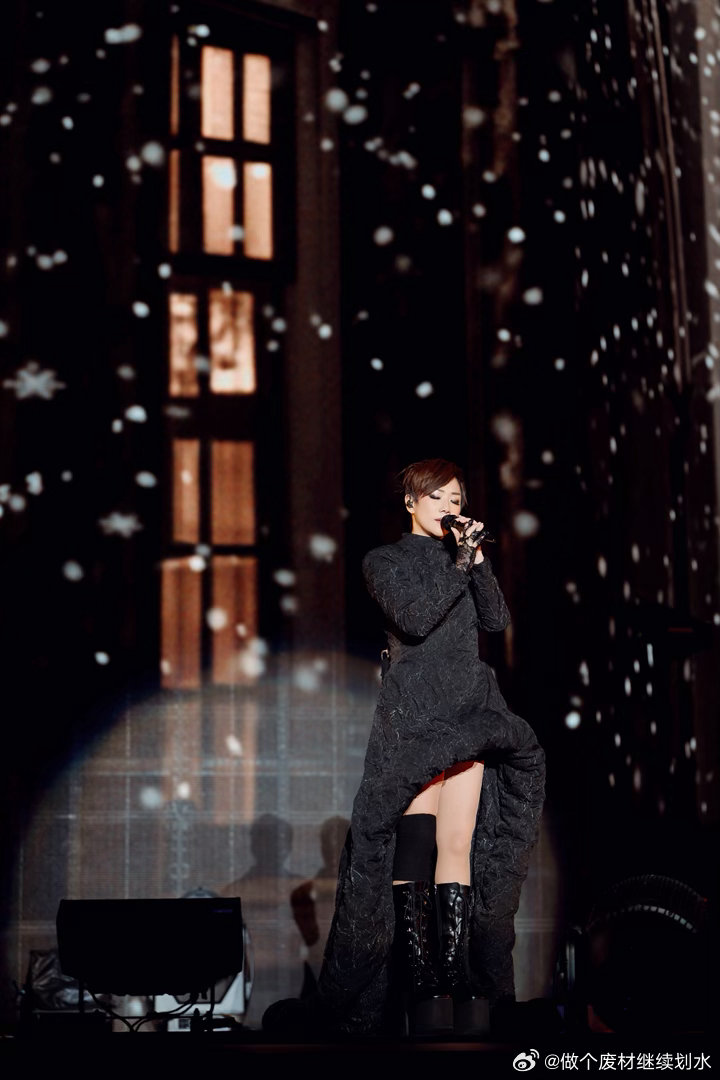 林忆莲铁了心要养梦女不敢想林忆莲演唱会有多少开水壶林忆莲的演唱会有多权威我就不用