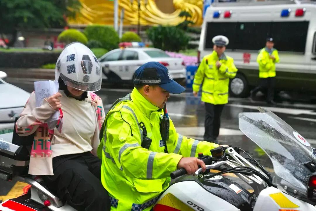 湖北黄梅一名寒门考生家中无人接送，出租车师傅主动包揽三天四趟免费送考，每日准时上