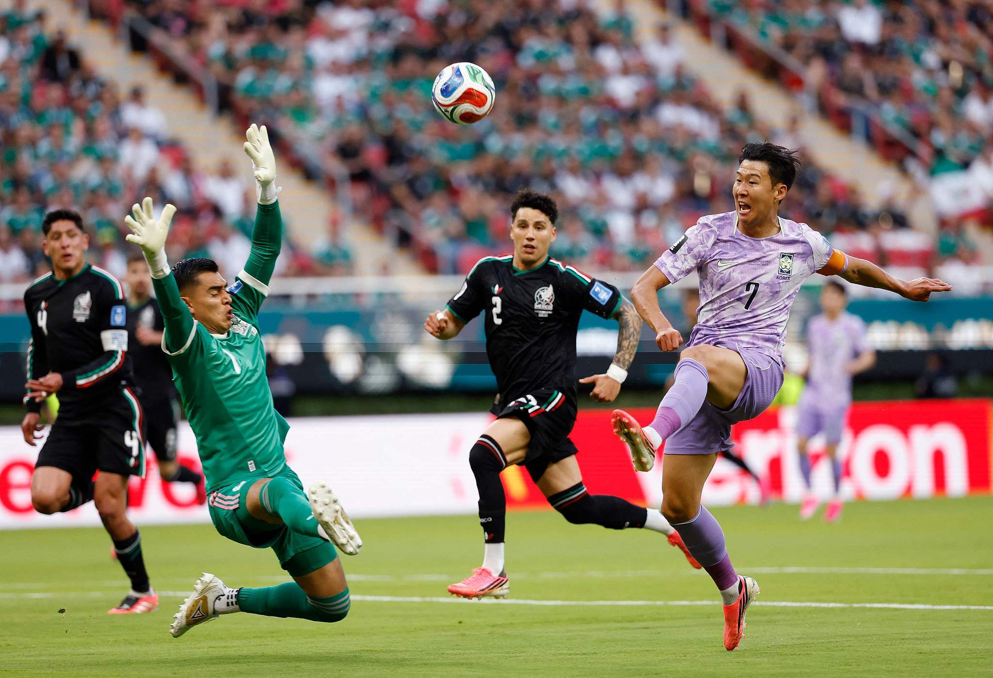 韩国队FIFA排名跌出前30世界杯 据韩联社消息，韩国国家男子足球队在世界杯惨遭
