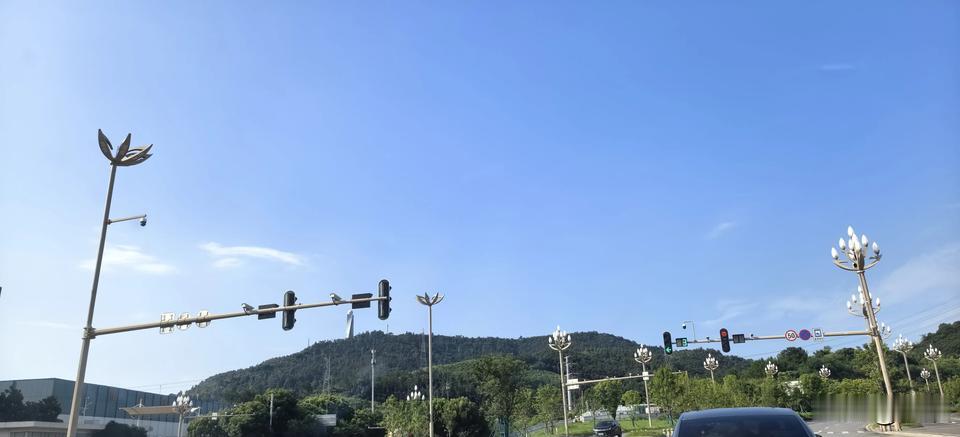 已经好久没看到过这么清晰的八分山气象塔