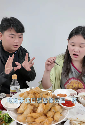 现在终于有点看懂，张家齐退役之后很快开启直播的原因。并不是因为她缺钱，而是她手里