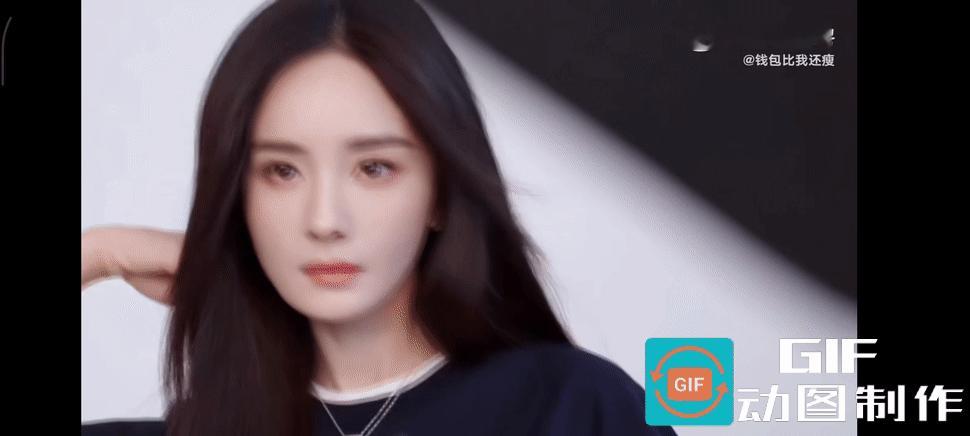 杨幂啪嗒物料，杨幂怎么做到十年如一日的时髦的🤦 