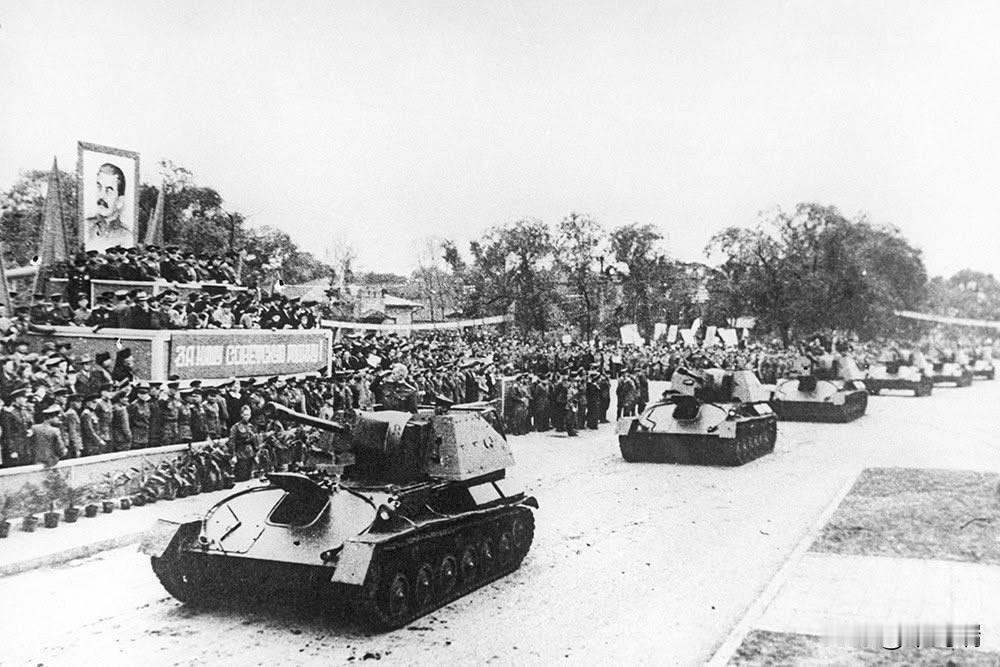 1945年9月16日，苏联红军在哈尔滨举行了二战时期苏联唯一一场庆祝战胜日本的胜