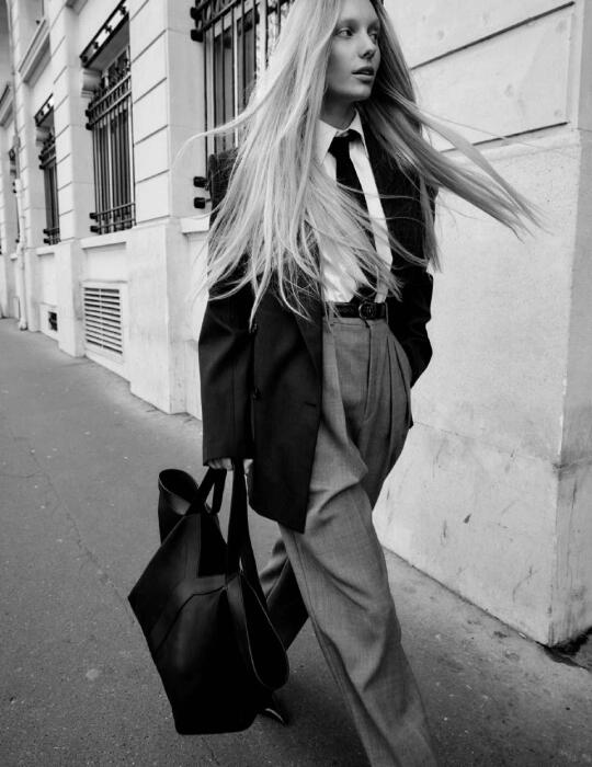以Carolyn Bessette-Kennedy造型为灵感的一组 法...