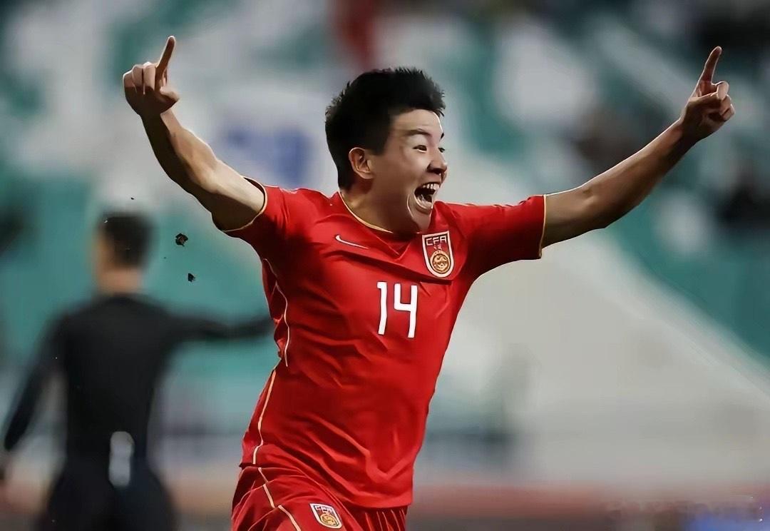 徐彬带女朋友去英国打球，有网友提出质疑：才21岁就谈女友，没结婚就带出国在一起。