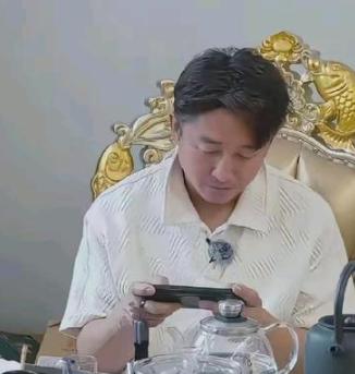 邹市明两亿家底亏光这事儿，越看越让人唏嘘。本来人家退役后只想开个小拳馆，下班后家