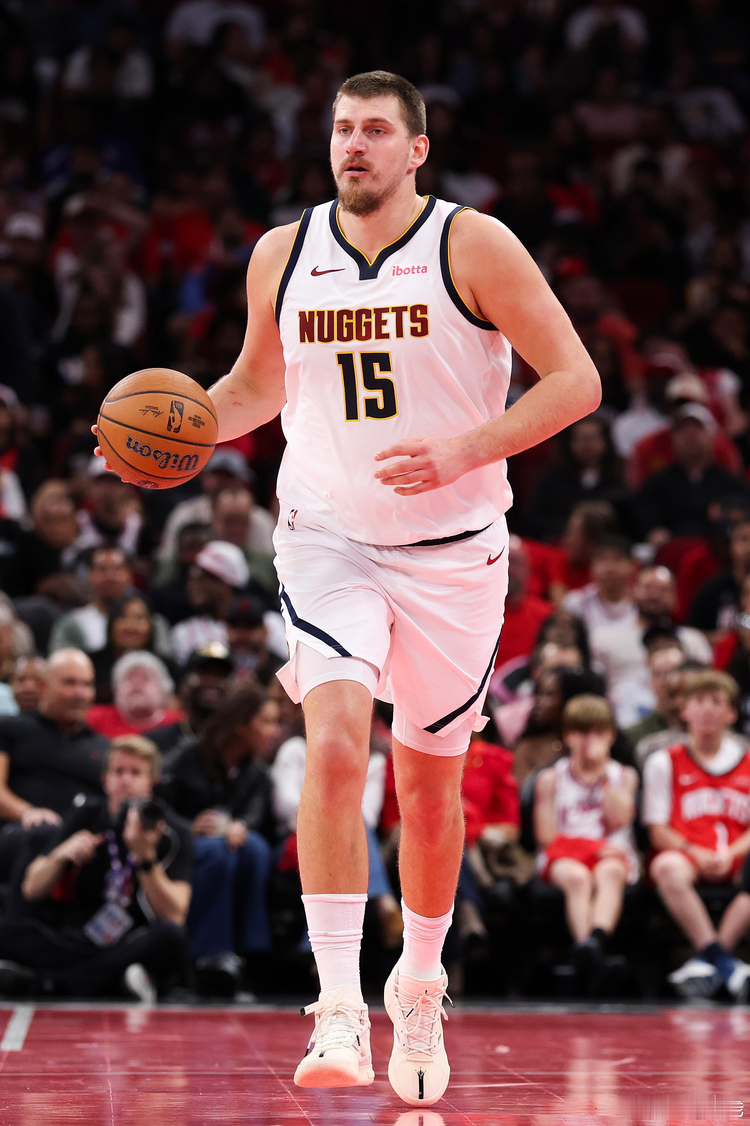 虽然掘金经历四节鏖战艰难终结火箭的五连胜，但对于掘金来说可真高兴不起来。布劳恩的