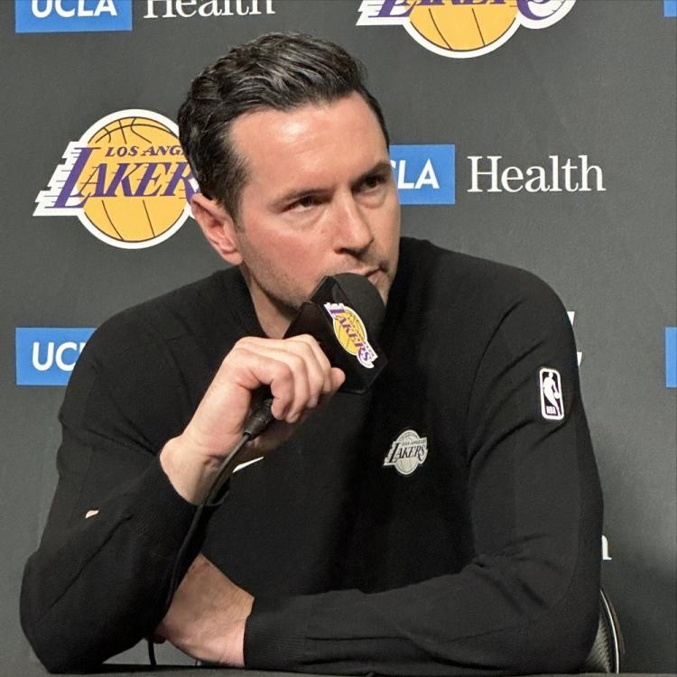 ATO战术成功率低，雷迪克解释：

“我在当球员的时候也会犯错，而且当球员在场上