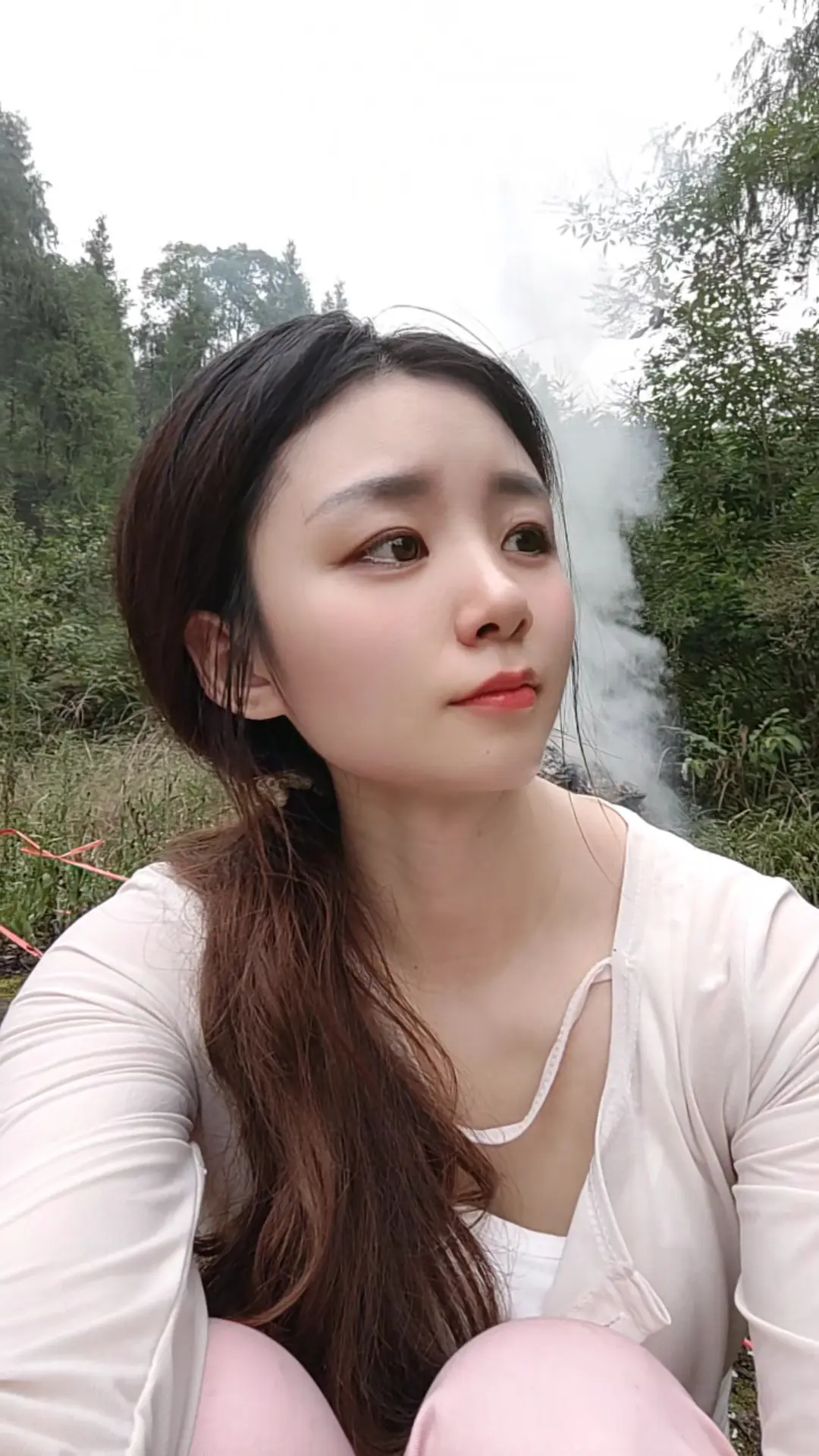 为什么眼里时长含有泪水，那是因为爱的人不在身边了