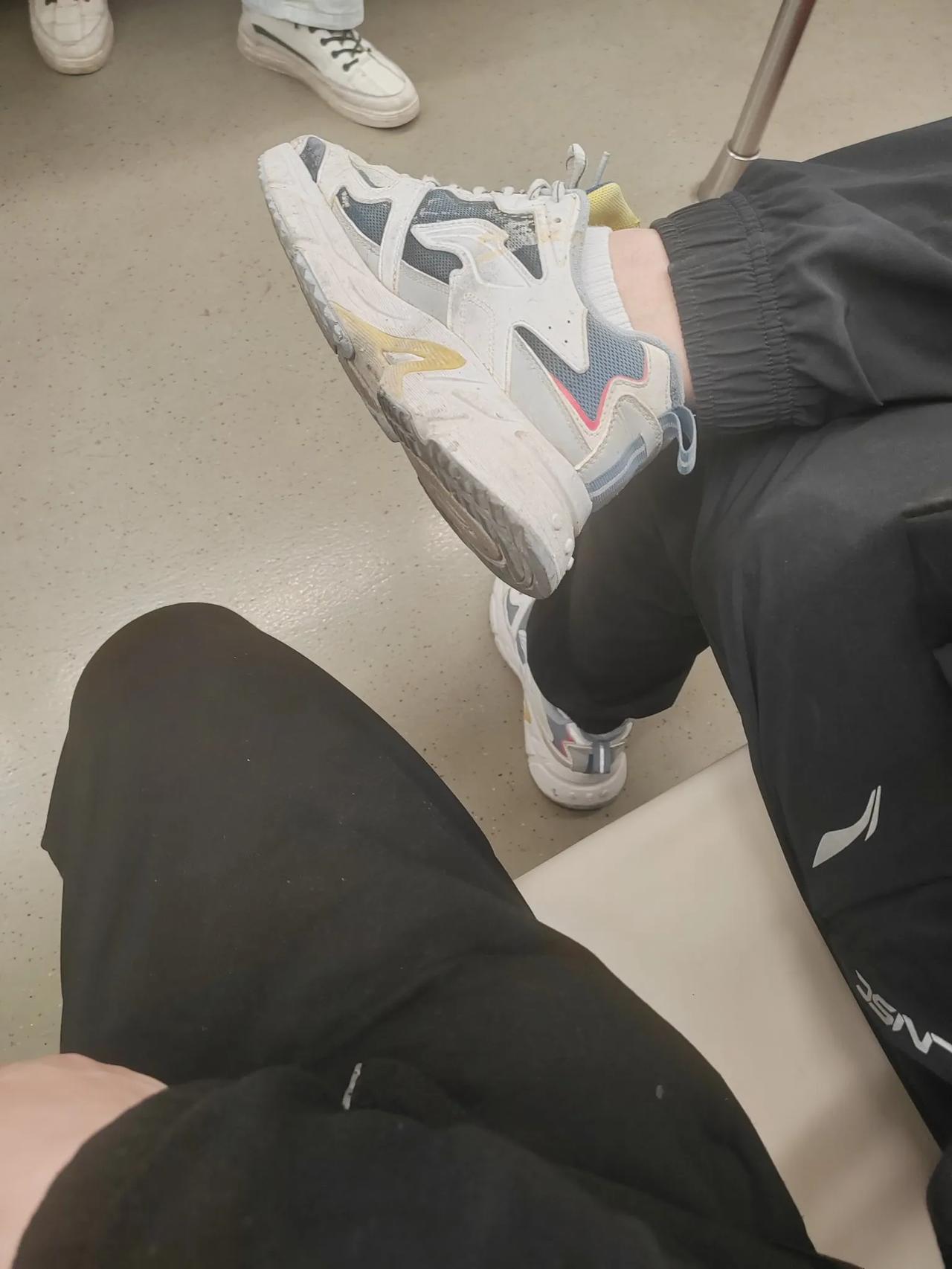 最讨厌地铁上这些行为，地铁上还有那些行为是让你无法忍受的？