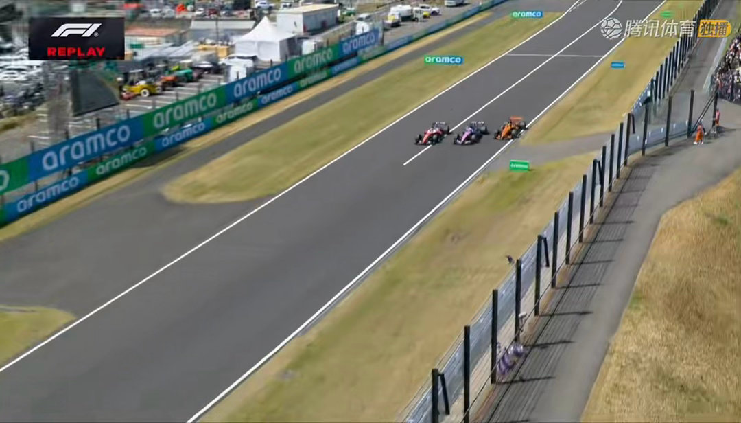 这是正赛么！三车并排！不不不，只是一练f12026f1日本大奖赛