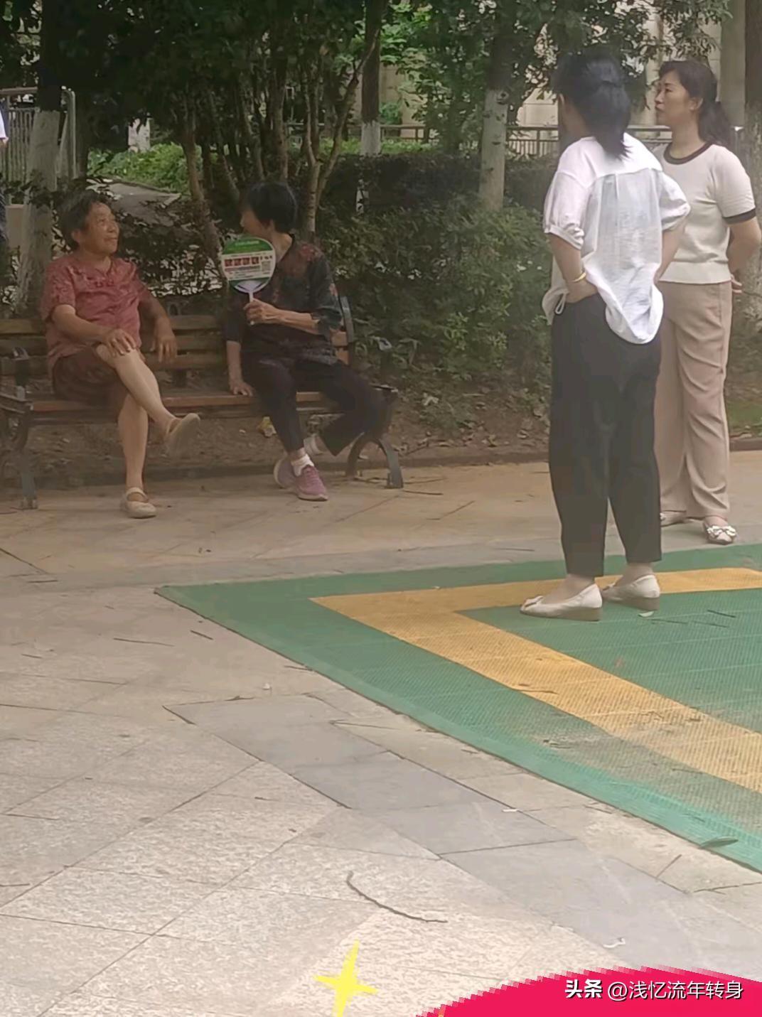 年纪轻轻有手有脚的，可就是懒！
邻居儿媳妇一直在家带娃，孩子上初中了，老公叫她出