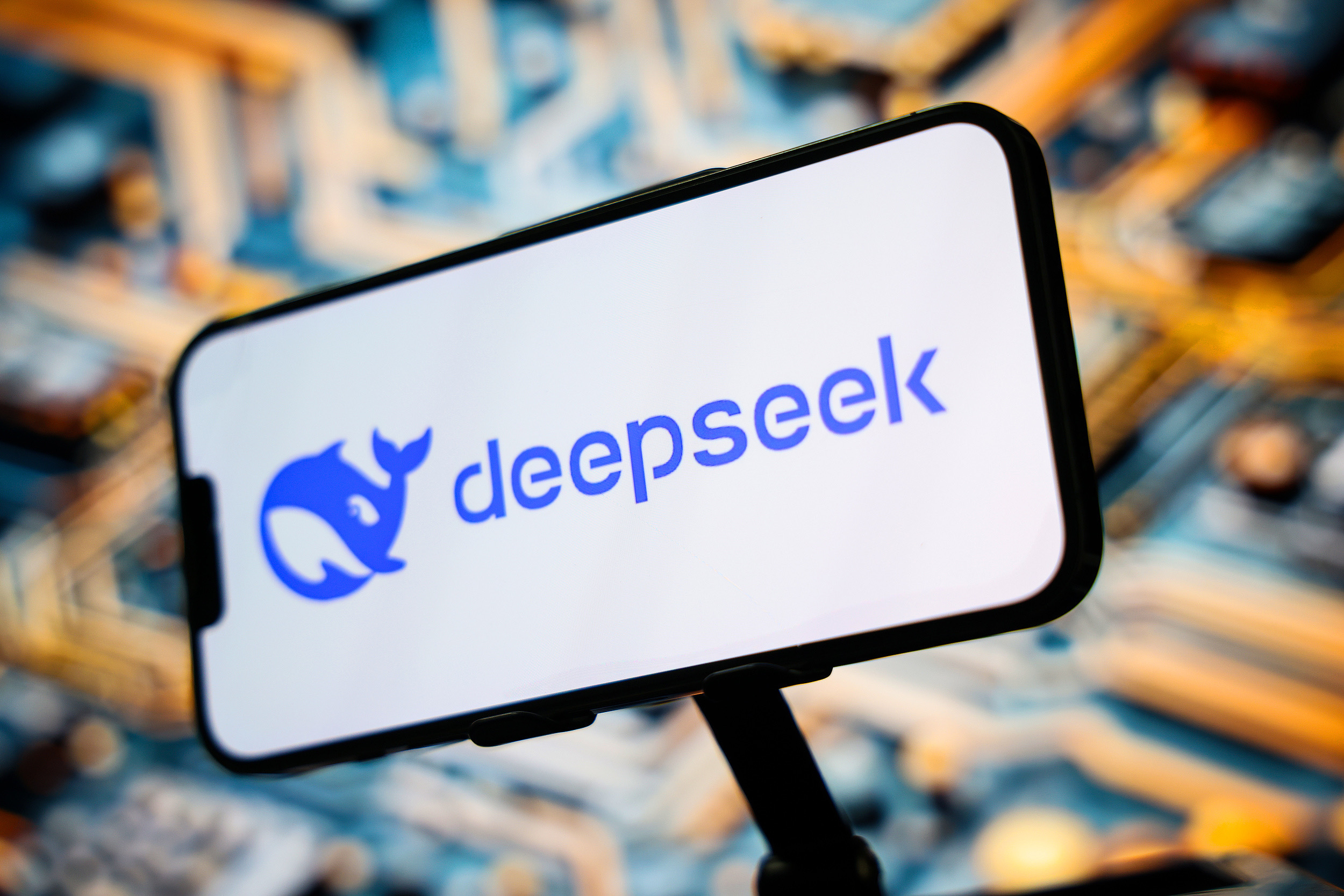 【#DeepSeek爆火后出现2000多个山寨网站# 专家：建议用可识别假网站的