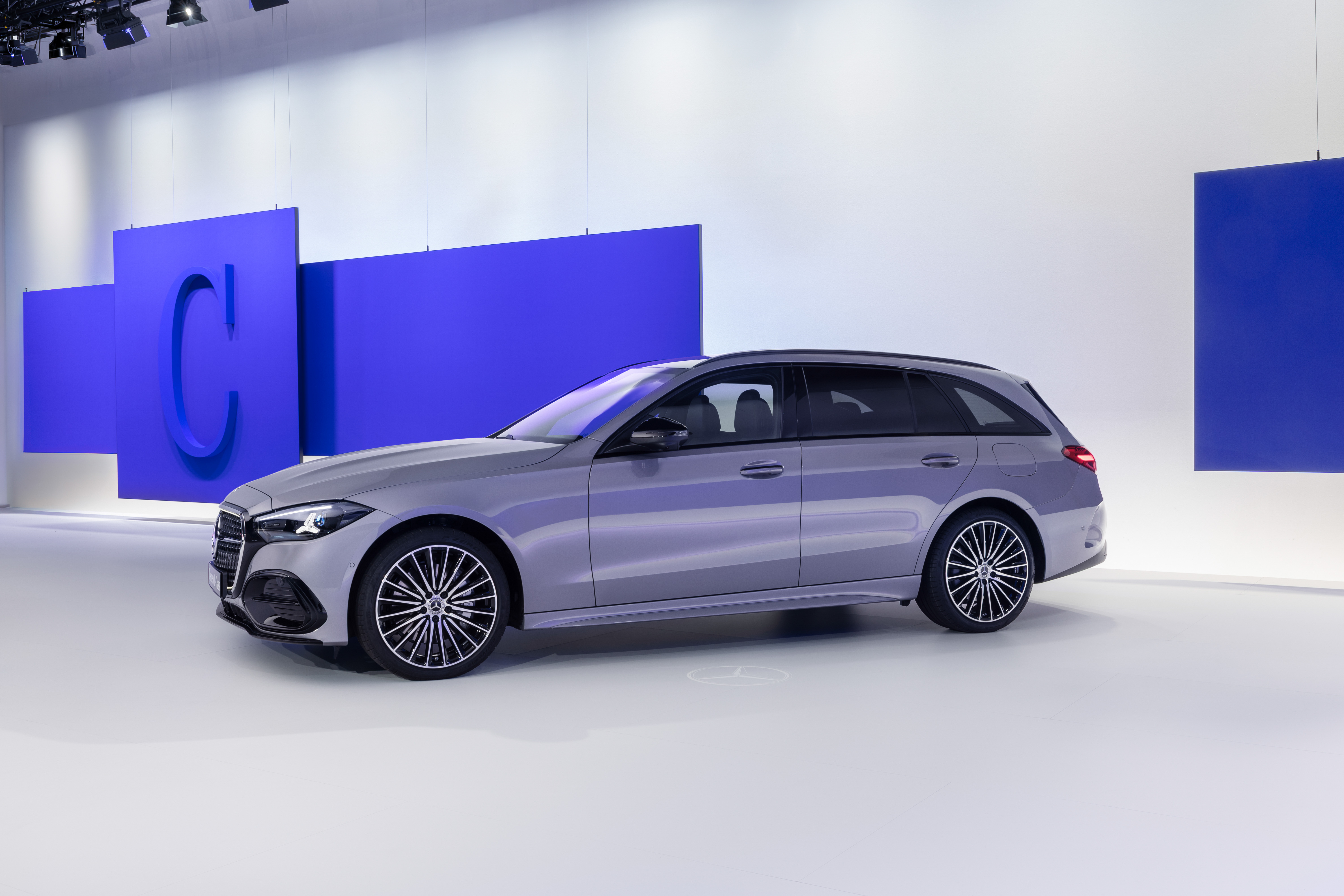 2027 Mercedes-Benz C 400 e 4MATIC AMG Li