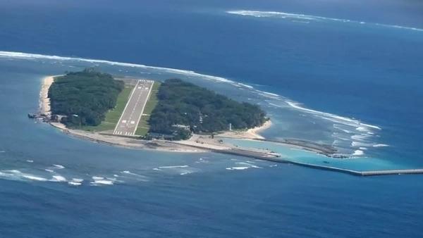 菲律宾飞机非法闯入我国美济礁。
南部战区新闻发言人翟士臣海军大校表示，3月20日