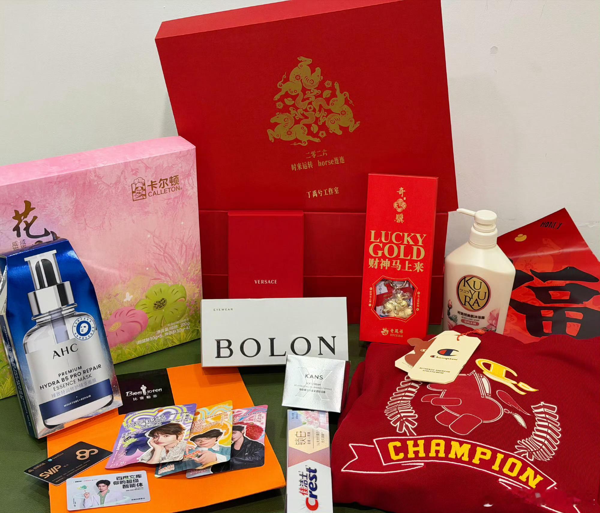 丁禹兮给粉丝抽马年礼盒了！海棠姐姐好幸福啊，天天被正主塞礼物🎁 