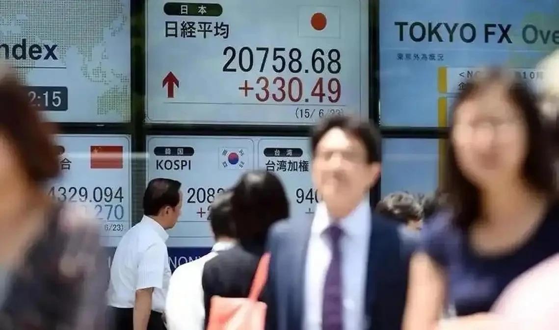 日元崩了！号称全球最弱货币，美国已经举起收割镰刀
布鲁金斯学会高级研究员罗宾·布