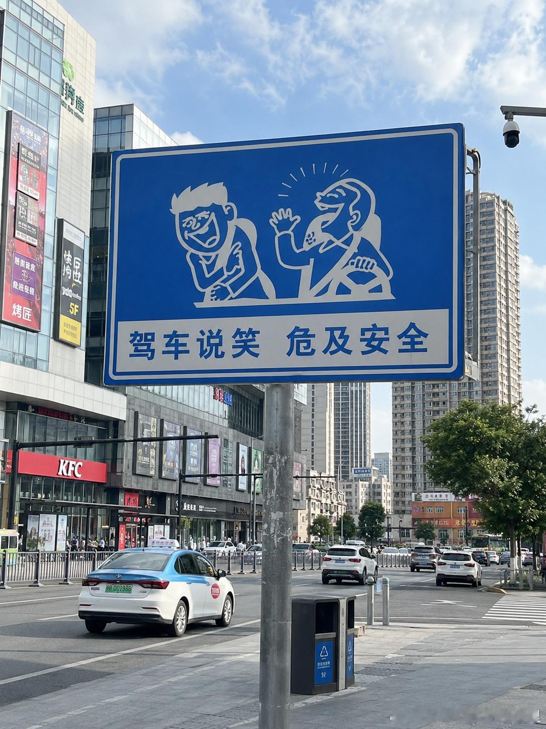 241 哦？原来还可以有这么鲜活的路牌