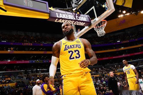 詹东里合砍99分詹姆斯：打进总决赛是我们的目标，我们必须继续每天打磨自己NBA杯