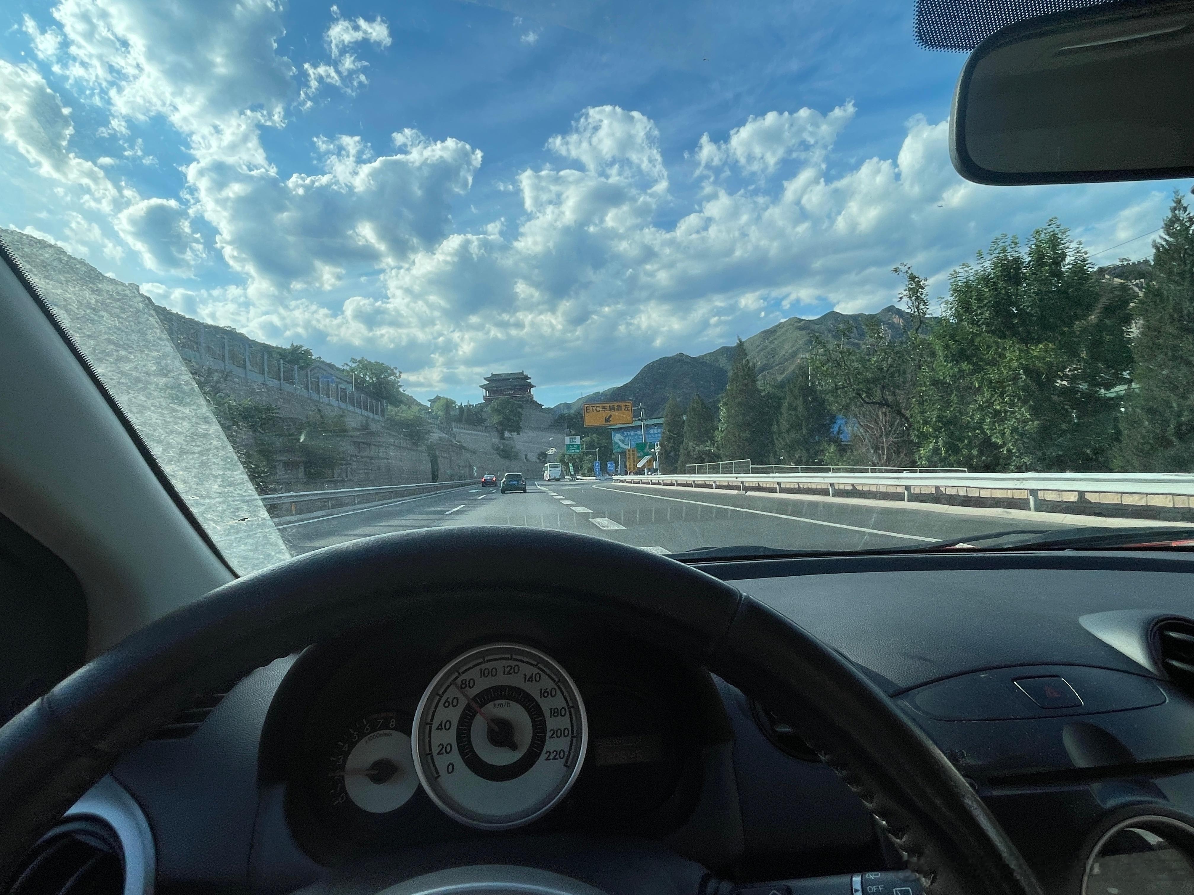 看天气不错，想开小红去山里住一下，就定了一个延庆的酒店，我想延庆肯定是山里没错了