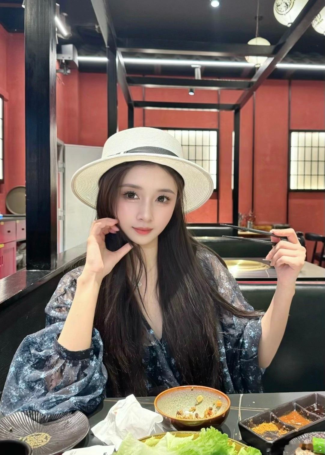 圆脸了也是 ​​​