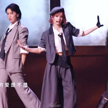 曾沛慈黄灿灿好嗑 不知道为什么，看到他们俩的互动就觉得特别温暖，两个人的搭配让人