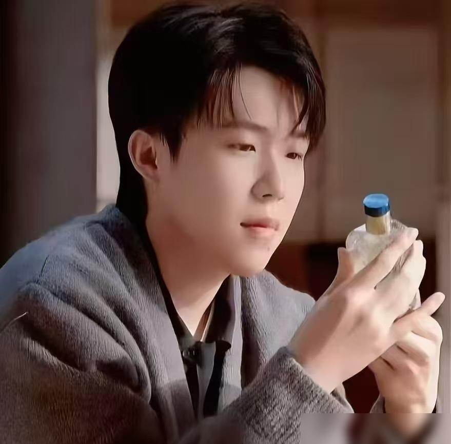 王楚钦重庆冠军赛拿了亚军，粉丝没揪着这事拧巴。
 
刚官宣欧珑全球代言人没两天，