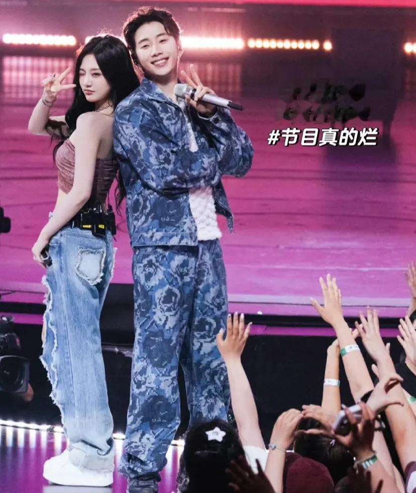 浪费了宁艺卓周深朴宰范舞台2023真不好看
先说看完的结论，节目真的不好看

为