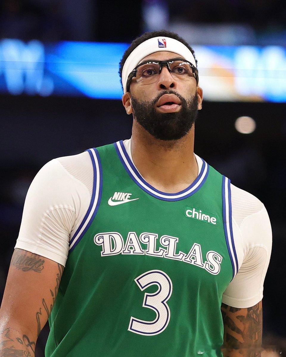 BrettSiege：亚特兰大老鹰正在积极追求安东尼·戴维斯。消息人士确认，双方