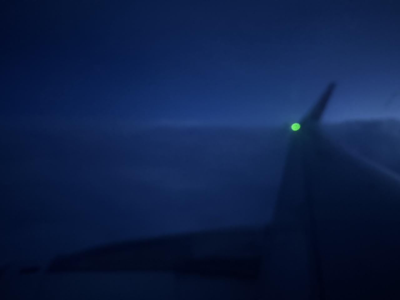 生活中总有那么些瞬间，让人恨不得找个地缝钻进去。比如电梯里热情打招呼，却发现对方