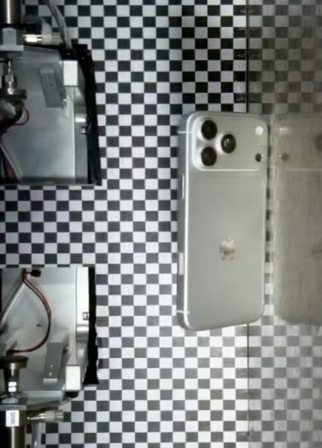 iPhone 11 Pro Max：3969mAh
 ​
iPhone 12 P
