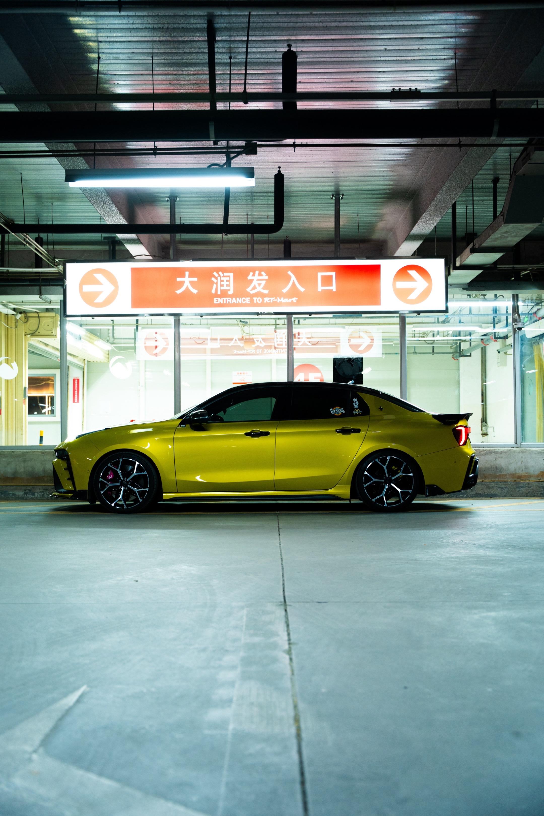 拍了很多车，从来没有好好拍过自己的车。空间小,油耗高，在颜值配置,操控...