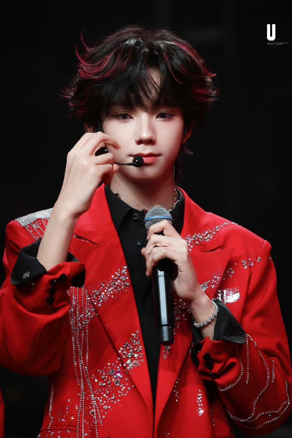 王橹杰红衣战神 王橹杰红衣战神 