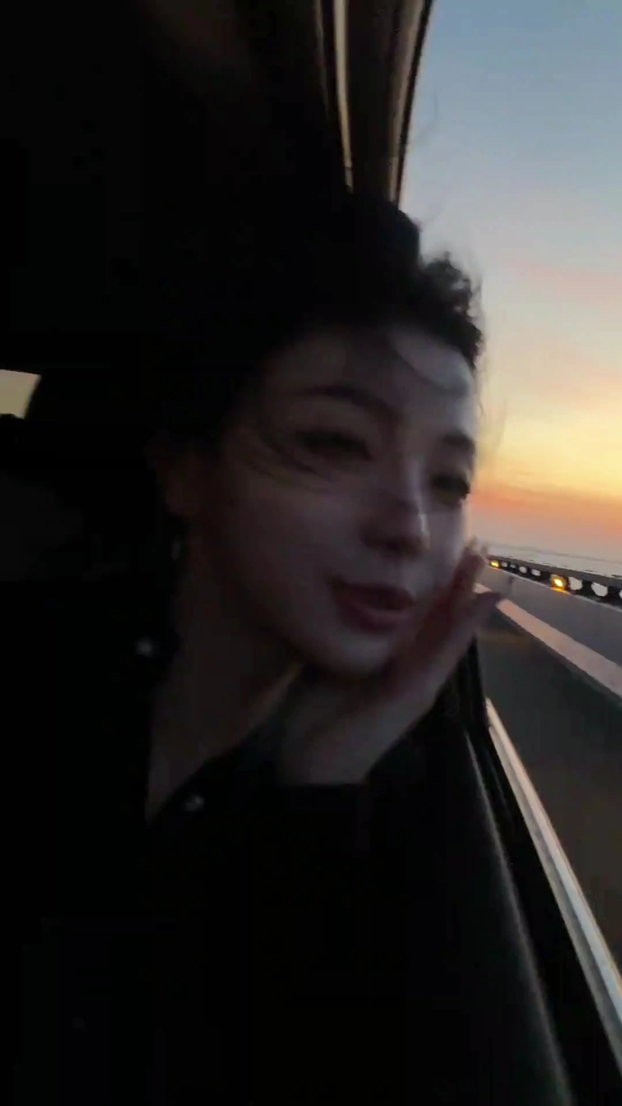 突然被这段话治愈了："我会焦虑，但我也会被自己治愈。有山靠山，无山独担...