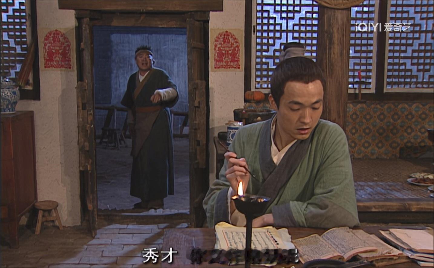 《我为湘玉存大钱》第40集秀才又不知道在作什么妖，一直在搜集剩饭剩菜，而且全部放