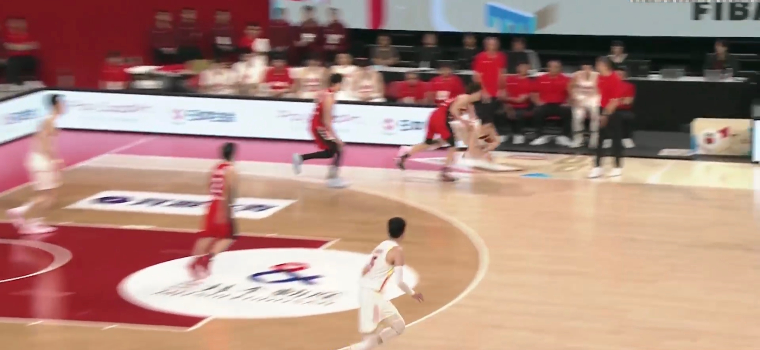 中国男篮vs日本男篮这球其实也是可以升级的。。。 