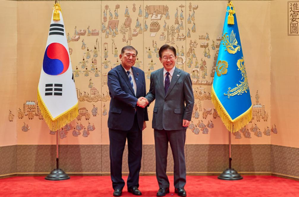 日本现任首相高市早苗，这回是彻底被韩国总统李在明打了脸，尴尬到了极致！
 
谁也