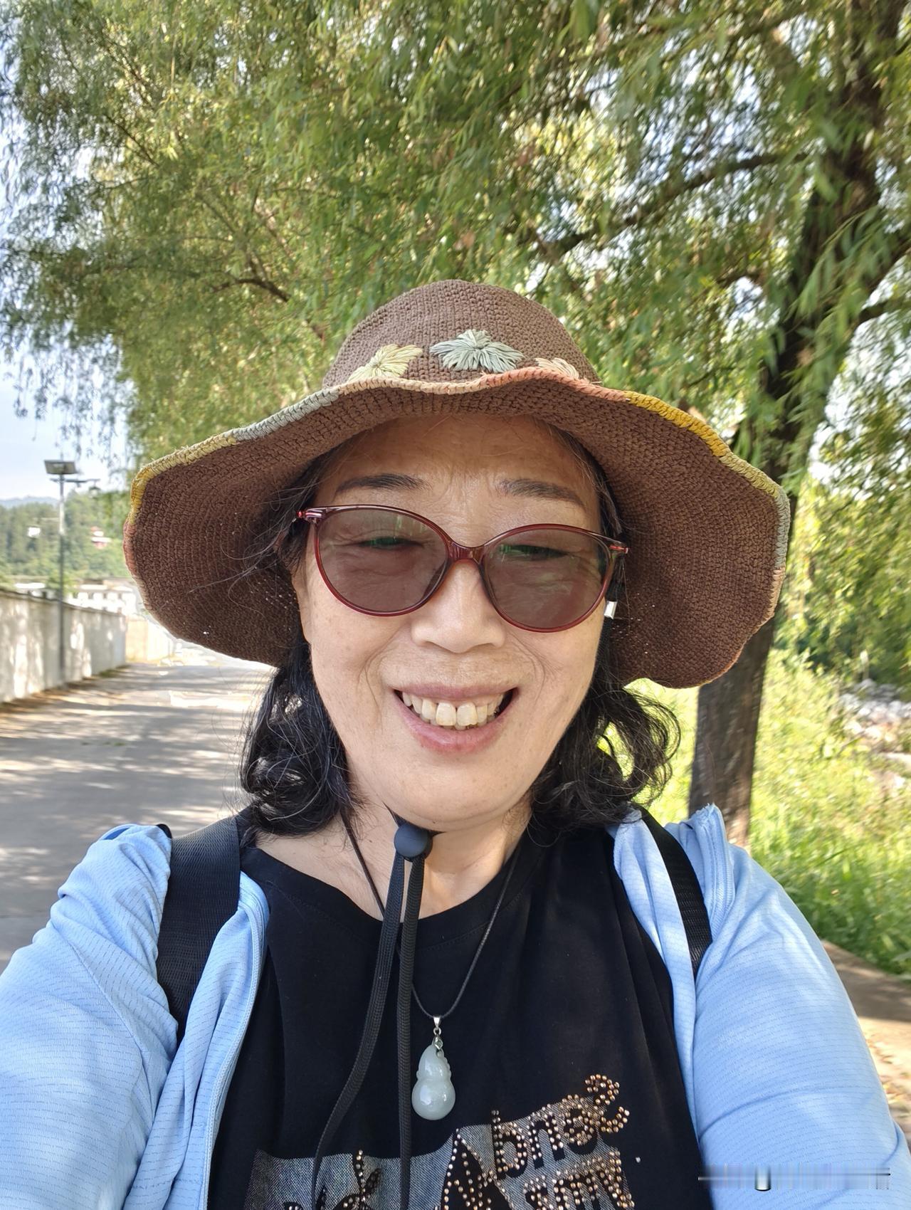 再次前往茶园，买点华阳古镇的茶，寄给亲人。
在华阳古镇旅居期间，每天早餐过后，我