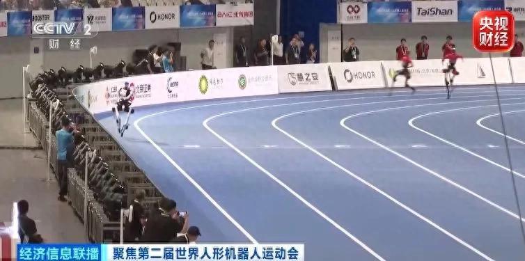 震撼全场，机器人军团真的夯爆了！

这届机器人运动会到底有多科幻。

8月22日