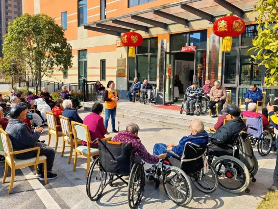 我认为不会 老年人会考虑入住养老院吗？
对于是否入住养老院，不少老年人内心是纠结