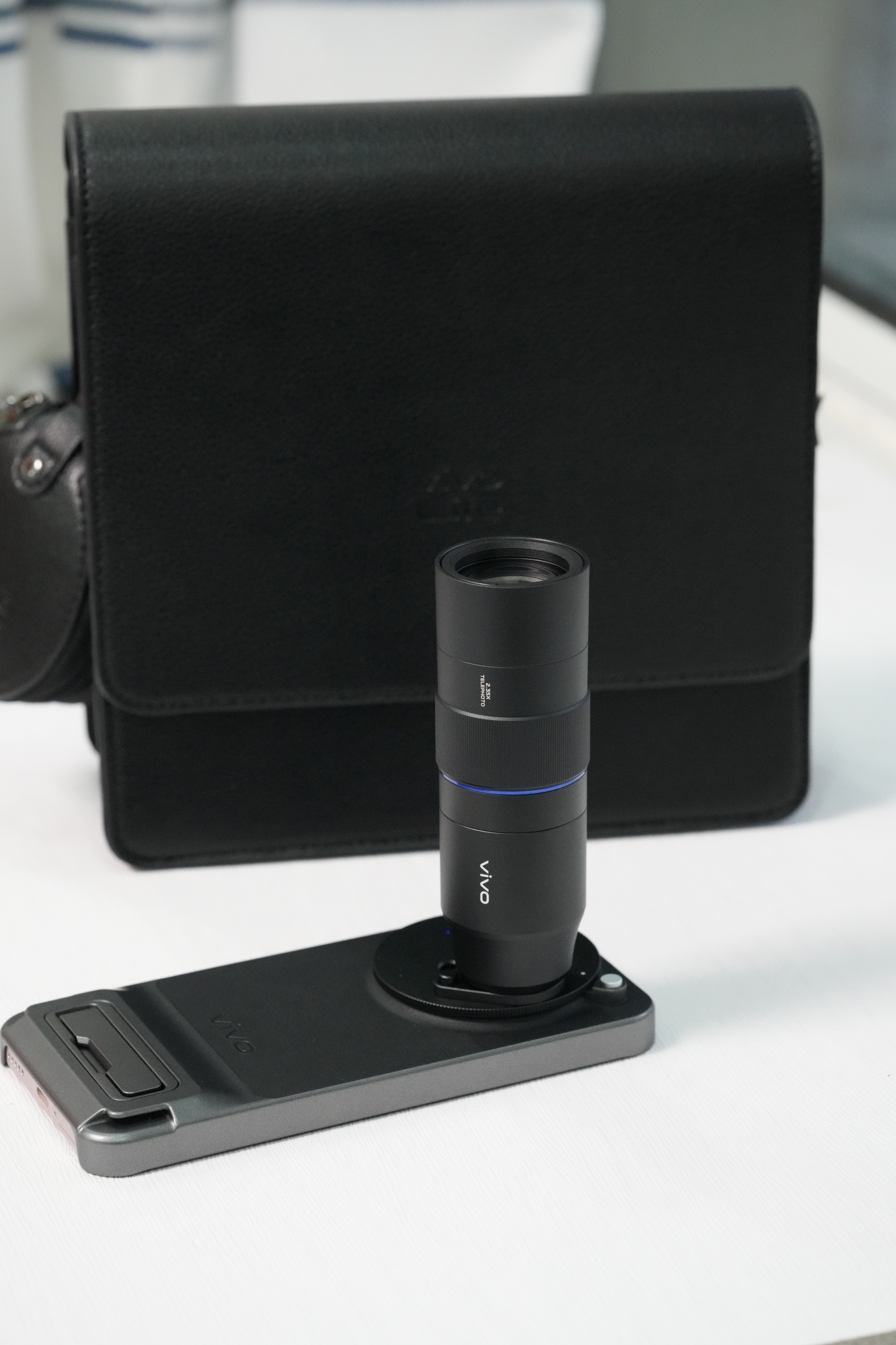 蓝厂X300标准版适配长焦增距镜套装，喜欢可以搞一个。 