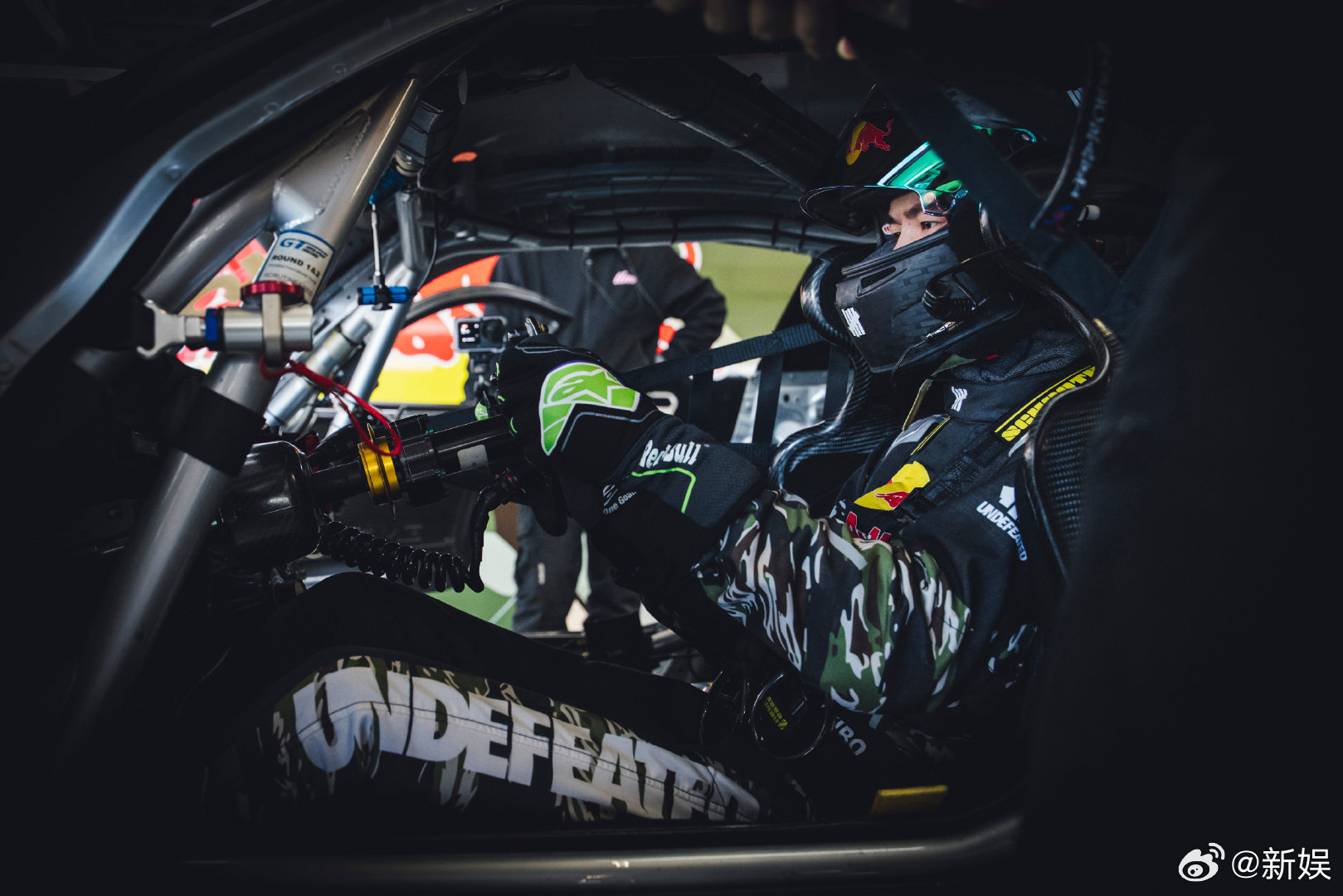 王一博首日公开练习 王一博chianGT首日公开练习 王一博新赛事首日公开训练~