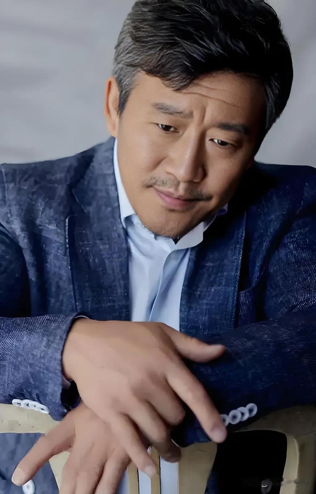 有没有觉得特别扭，

为啥现在的剧都喜欢突然降智呢？

就连电视剧《扫毒风暴》里