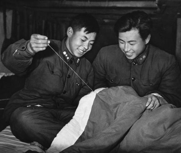 8月15日：他叫雷锋，22岁，一个普通的兵，却让几亿人记住了一句话！
 
196