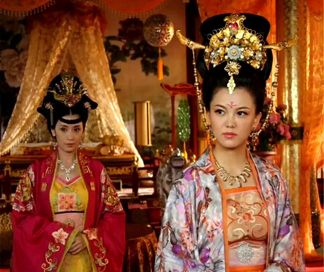 李湘居然演过武则天
 

这事挺有意思，李湘演的武则天被称最有钱版，贾静雯演的是