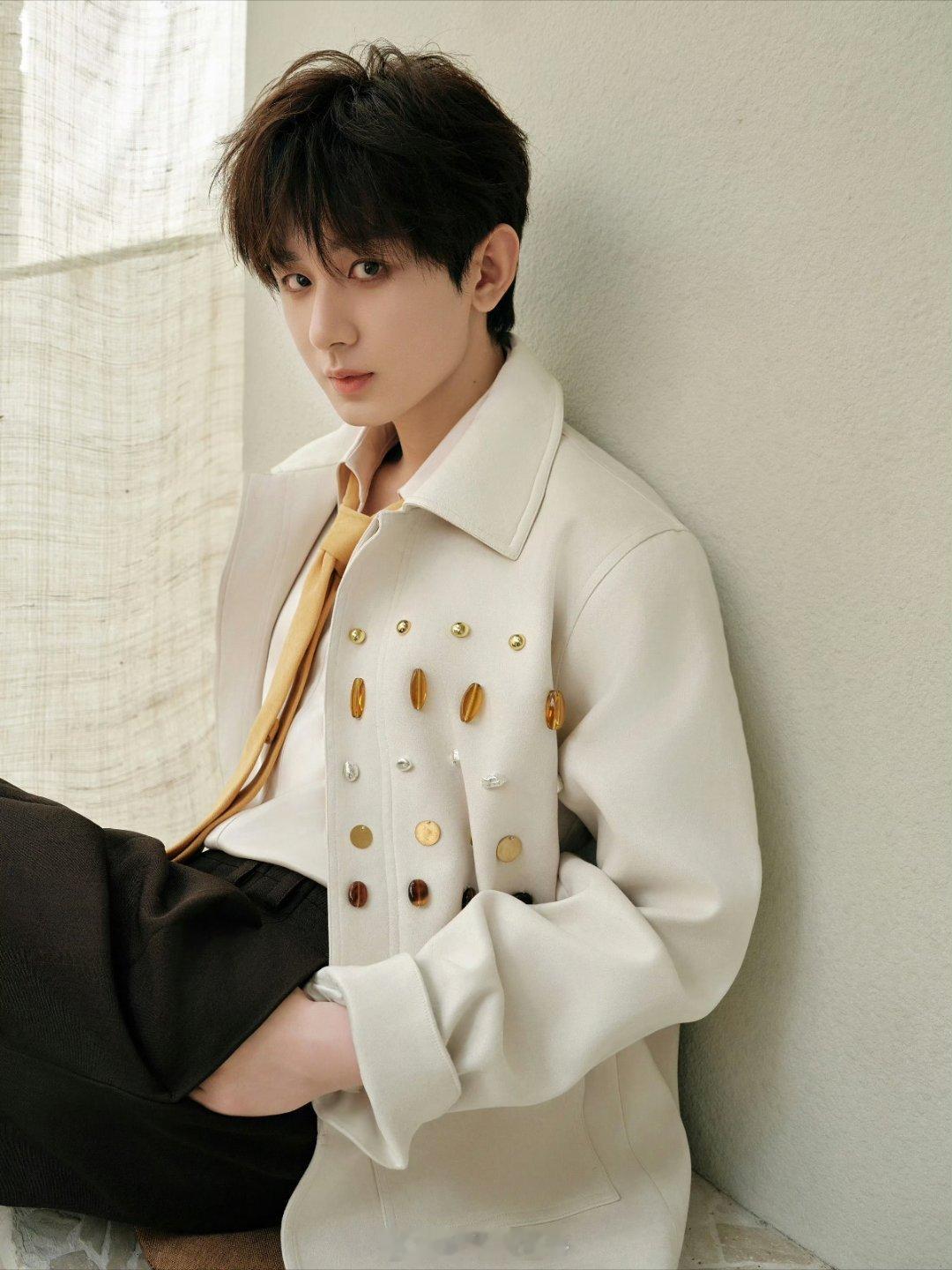 成毅确定加盟《湖南卫视跨年演唱会》，欢迎～ 