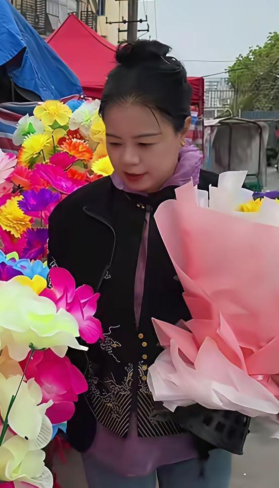 二八换子事件，许敏追查真相。追查真相六年来，有众多的跟随者，这些跟随者都是为追查