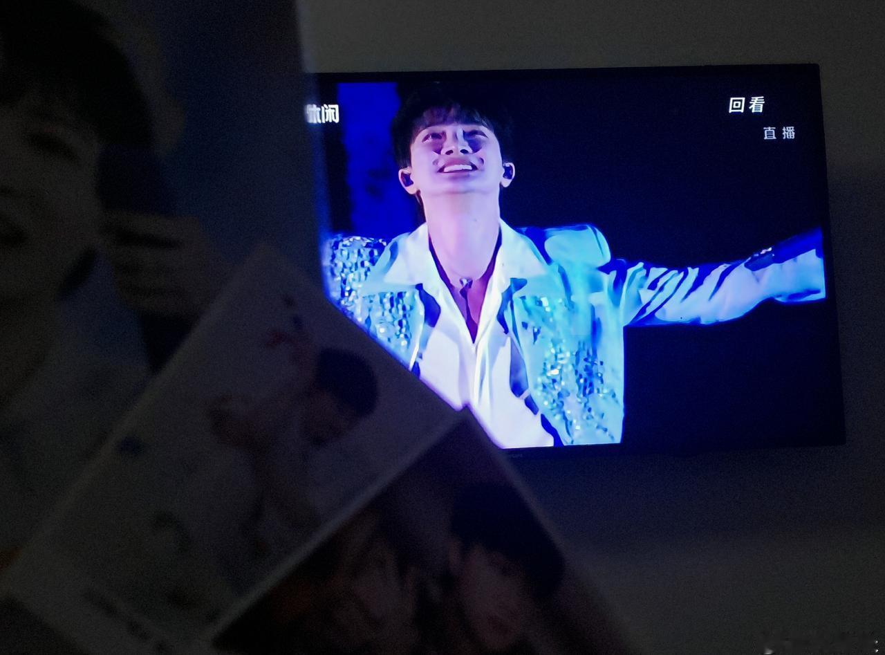 周深超话 笑死，听网上说深深来苏超唱歌是因为没抢到苏超的票
因为学业问题就不去看