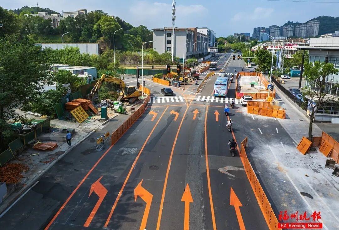 / ◌扩宽改造中的梅峰路